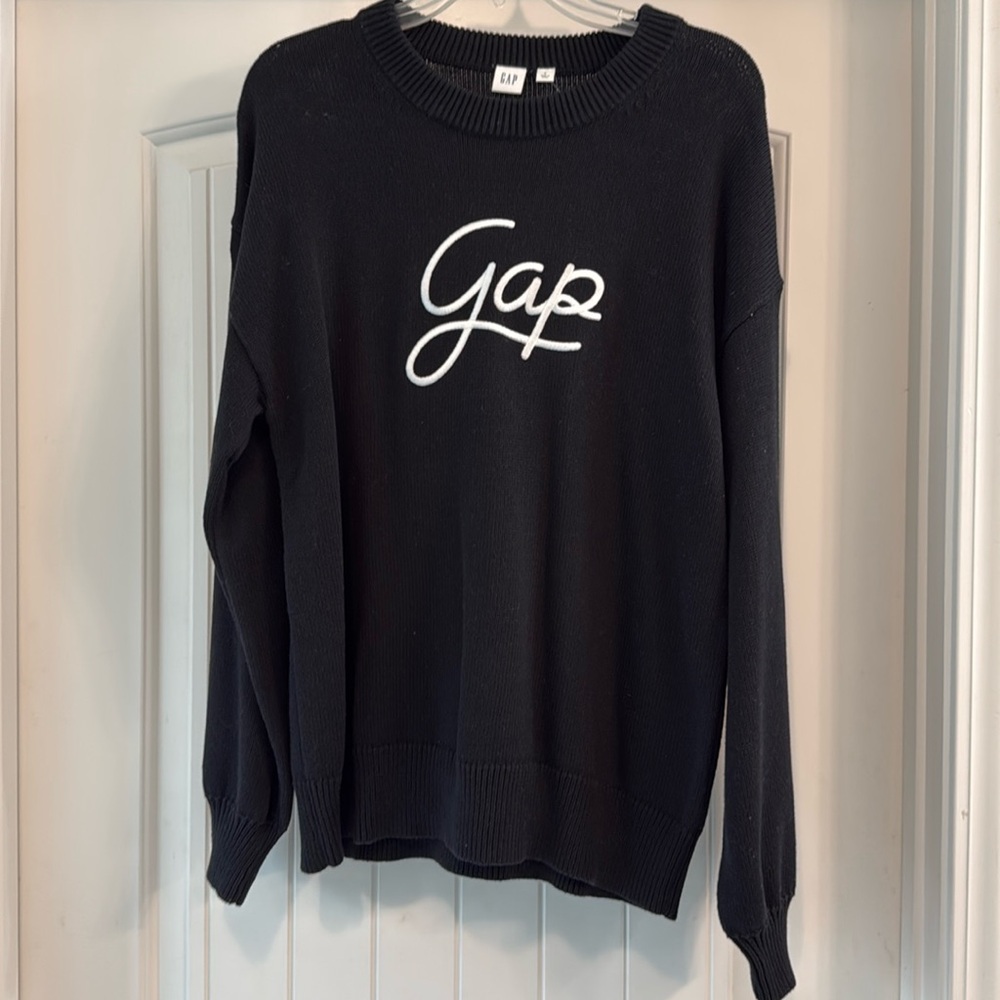 GAP crew neck sweater